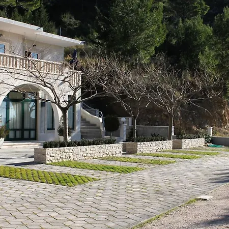 Triple 6056a Vendégház Brela