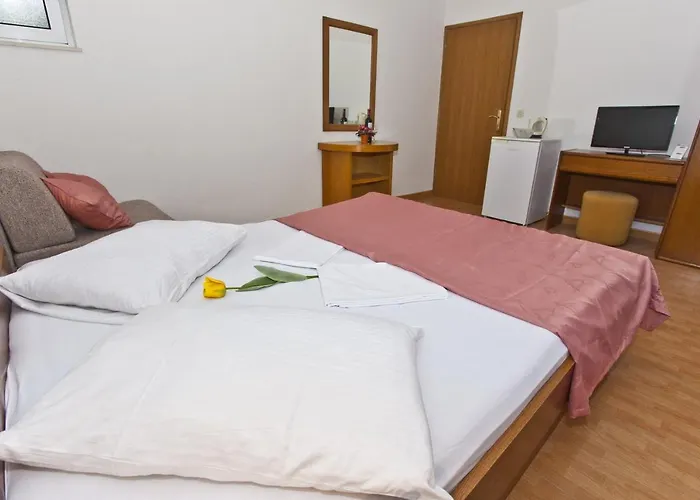 Triple 6056a Vendégház